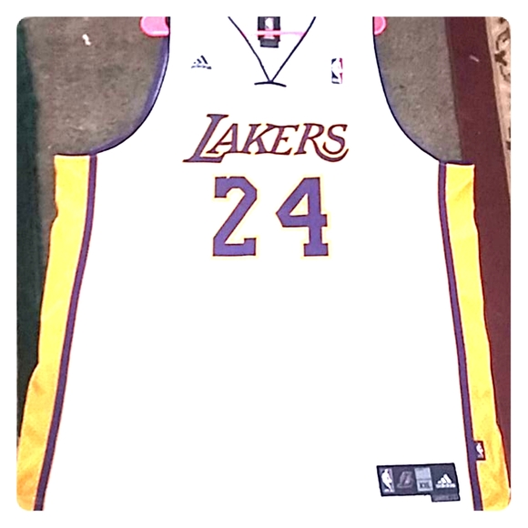 KOBE BRYANT LAKERS JERSEY 24